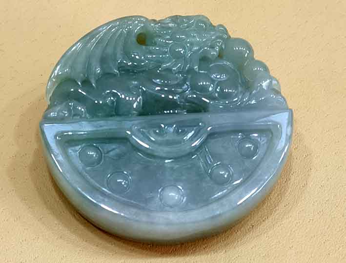 玉雕大师李凯光作品《麒麟献宝》