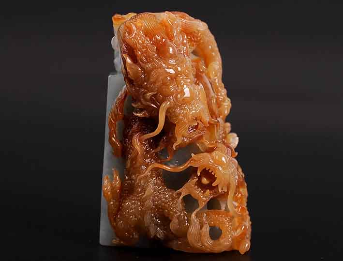 玉雕大师段艳巡作品《双龙戏珠》_中国玉雕大师网