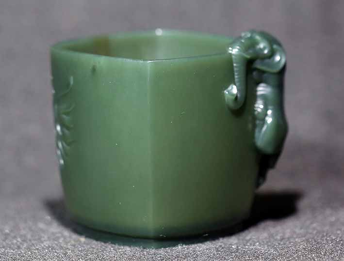 儒玉轩玉雕艺术工作室作品《梦貘玉杯》